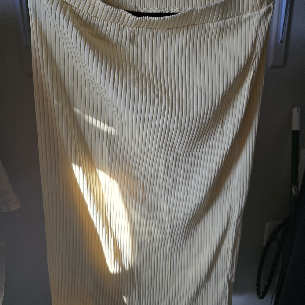 Old Navy Cream Pencil Skirt